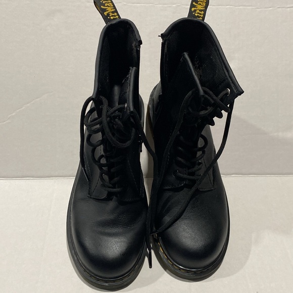 Dr. Martens women’s black combat bootss - Picture 4 of 5